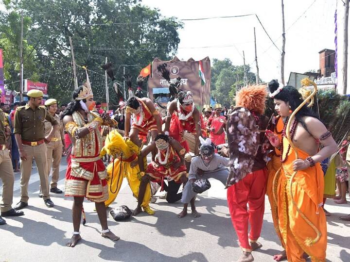 अयोध्या में दीपोत्सव समारोह को मुख्यमंत्री योगी आदित्यनाथ संबोधित कर रहे हैं. उन्होंने कहा कि पहले की सरकारें अयोध्या नाम से डरती थी. मैं मुख्यमंत्री पद संभालने के बाद दर्जनों बार आया.