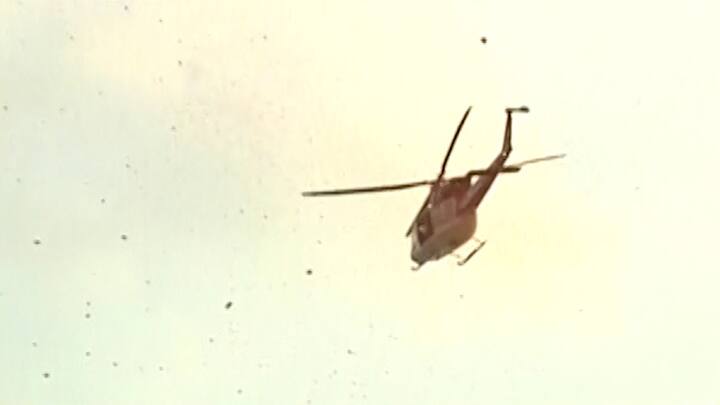 राम, लक्ष्मण और सीता के पात्रों को लेकर हेलीकॉप्टर रामकथा पार्क के पीछे हेलीपैड पर उतरा. यहां योगी आदित्यनाथ ने पात्रों का स्वागत किया और भरत मिलाप कार्यक्रम के बीच हेलीकॉप्टर से फूल बरसाए गए.