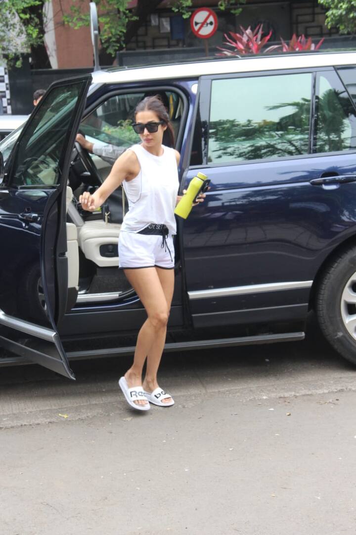 मलाइका की फिज़ीक देख आप आसानी से अंदाजा़ लगा सकते हैं कि वो अपनी फिटनेस के लिए कितनी मेहनत करते हैं. (तस्वीर: मानव मंगलानी)