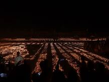 देखें- अयोध्या में दीपोत्सव की भव्य तस्वीरें, गिनीज वर्ल्ड बुक में दर्ज हुआ नाम