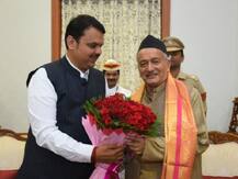 महाराष्ट्र: CM पद पर रार के बीच देवेंद्र फडणवीस और शिवसेना नेता ने अलग-अलग राज्यपाल से की मुलाकात