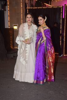 सितारों की दिवाली पार्टी में एक साथ पहुंची हुमा कुरैशी और श्रद्धा कपूर, देखें तस्वीरें