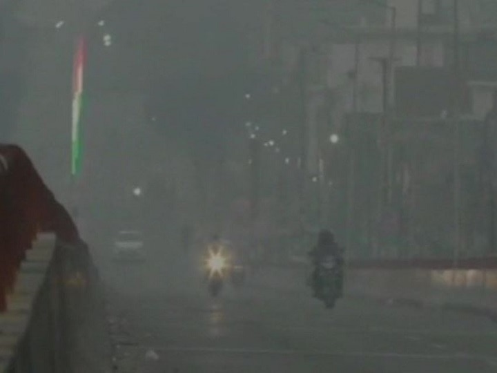 Lucknow air quality index gets worsen after Diwali राजधानी लखनऊ में प्रशासन की कोशिशों के बावजूद लोगों ने खूब छोड़े पटाखे, हवा में पॉल्यूशन का स्तर बढ़ा
