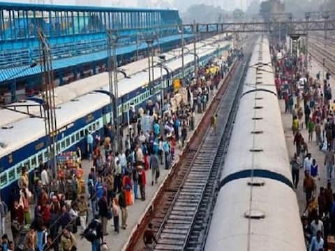 इमरजेंसी में सिर्फ प्लेटफॉर्म टिकट से ऐसे करें यात्रा, देने होंगे इतने रुपये इमरजेंसी में सिर्फ प्लेटफॉर्म टिकट से ऐसे करें यात्रा, देने होंगे इतने रुपये