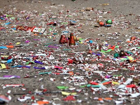 दिल्ली: बैन के बावजूद जमकर जले प्रतिबंधित पटाखे, दिवाली की रात 166 लोग गिरफ्तार दिल्ली: बैन के बावजूद जमकर जले प्रतिबंधित पटाखे, दिवाली की रात 166 लोग गिरफ्तार