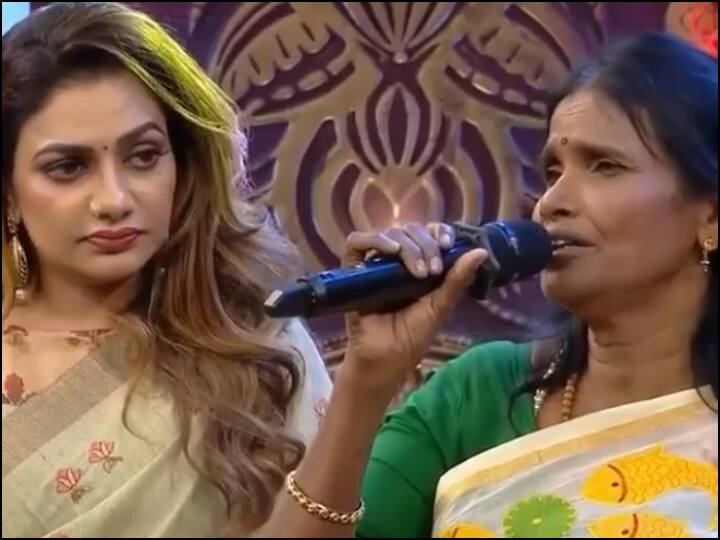 एक बार फिर लता मंगेशकर के गाने को गाकर इंटरनेट पर छाई हुईं हैं रानू मंडल, वीडियो हो रहा है वायरल Ranu mandol new song goes viral on social media एक बार फिर लता मंगेशकर के गाने को गाकर इंटरनेट पर छाई हुईं हैं रानू मंडल, वीडियो हो रहा है वायरल