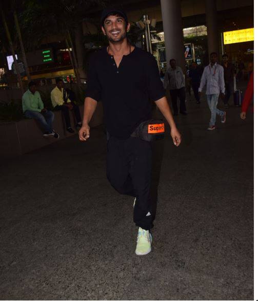 अब बीती रात ये दोनों साथ में छुट्टियां मनाकर मुंबई लौट आए हैं. देश वापस लौटते समय दोनों को एयरपोर्ट में साथ में स्पॉट किया गया. 