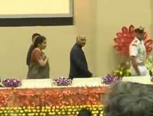 पैर मुड़ जाने से गिर पड़ी महिला पुलिस कर्मी, मिलने पहुंचे राष्ट्रपति