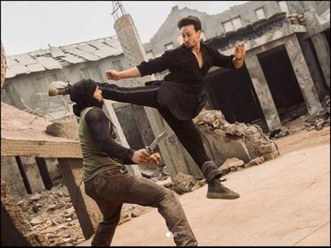 War में टाइगर श्रॉफ ने किए हैं गज़ब के ऐक्शन सीन्स, वीडियो देख हैरत में पड़ जाएंगे War में टाइगर श्रॉफ ने किए हैं गज़ब के ऐक्शन सीन्स, वीडियो देख हैरत में पड़ जाएंगे