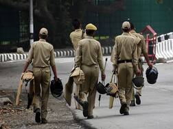 जम्मू: भगोड़े आरोपियों को पकड़ने गई पुलिस की टीम पर हमला, कांस्टेबल को बनाया बंधक