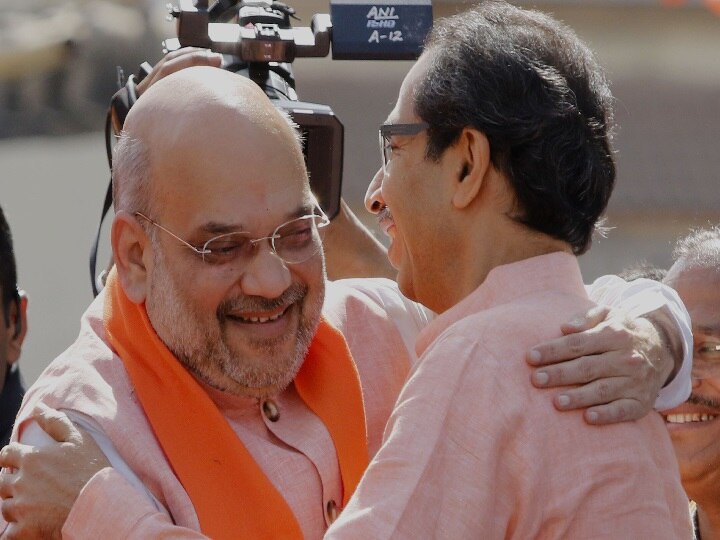 BJP Shiv Sena Alliance: Devendra Fadnavis vs Uddhav Thackeray over government formation in maharashtra CM की कुर्सी पर दावा नहीं छोड़ रही है शिवसेना-बीजेपी, वार-पलटवार की पूरी कहानी