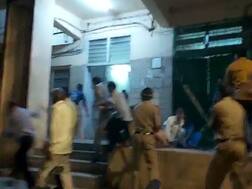 मुंबई: हिरासत में युवक की मौत पर हंगामा, 5 पुलिसवाले सस्पेंड, शिकायत करने वाले कपल पर भी FIR