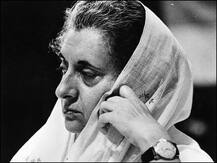 बहते आंसुओं के बीच इस एंकर ने पढ़ी थी Indira Gandhi पर हमले की खबर, आज वायरल हो रहा है वीडियो