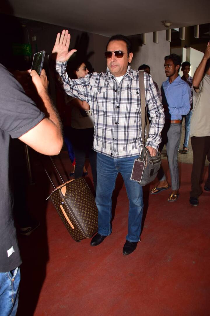 इस दौरान गुलशन ग्रोवर चेक की शर्ट और जींस में दिखाई दिए. (तस्वीर: मानव मंगलानी)