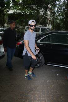 पत्नी मीरा राजपूत के साथ जिम पहुंचे शाहिद कपूर, सामने आईं हैं ये खास तस्वीरें