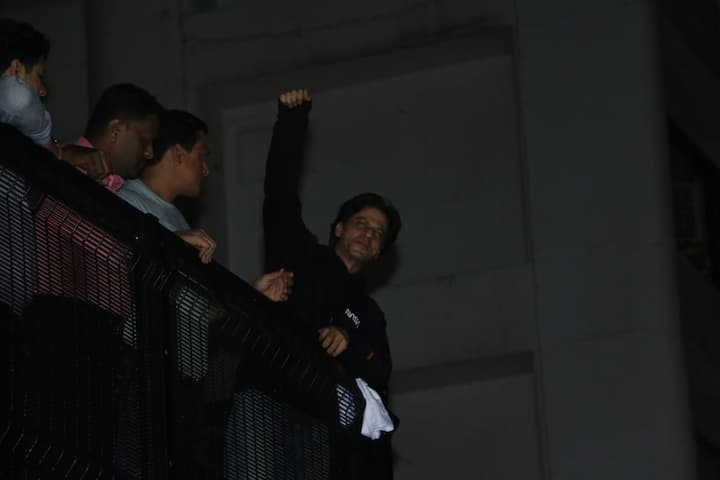 लेकिन पहले ही एबीपी न्यूज़ ने आपको बता दिया था कि किंग खान का ऐसा कोई प्लान नहीं हैं. (Photo Credit: Manav Manglani)