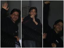 SRK Birthday: शाहरुख खान ने बर्थडे पर आधी रात \'मन्नत\' के बाहर की फैंस से मुलाकात, यहां देखिए तस्वीरें