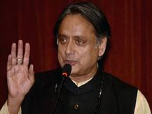 शशि थरूर बोले- पुलवामा हमले के एक साल बाद भी जिम्मेदारों का पता नहीं लगा, यह शहीदों का अपमान