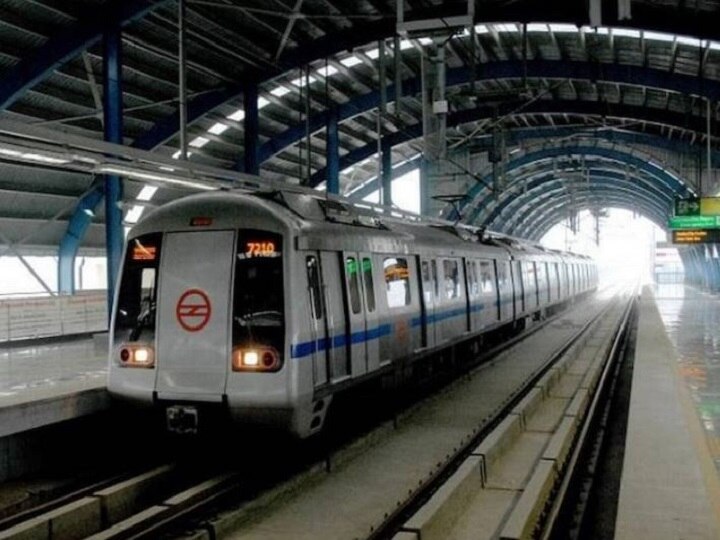 Cracks seen in Delhi Metro track, service affected दिल्ली मेट्रो: ब्लू लाइन पर पटरी में दरार के बाद सेवाएं प्रभावित, DMRC ने सुरक्षा का दिया आश्वासन