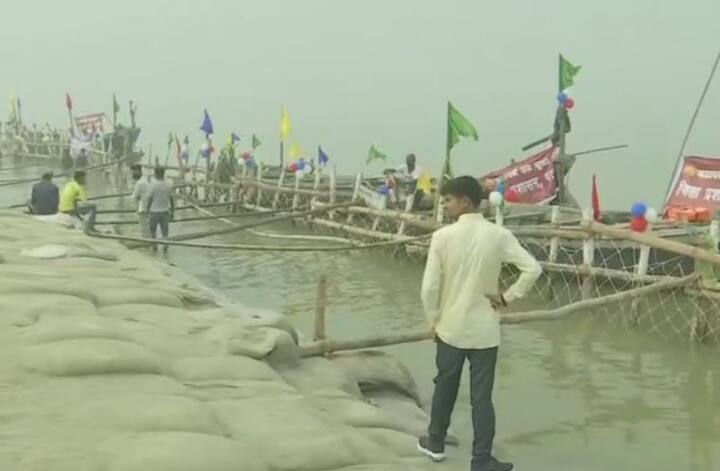 बता दें कि राष्ट्रपति रामनाथ कोविंद और प्रधानमंत्री नरेंद्र मोदी ने देशवासियों को छठ पूजा की बधाई दी है.