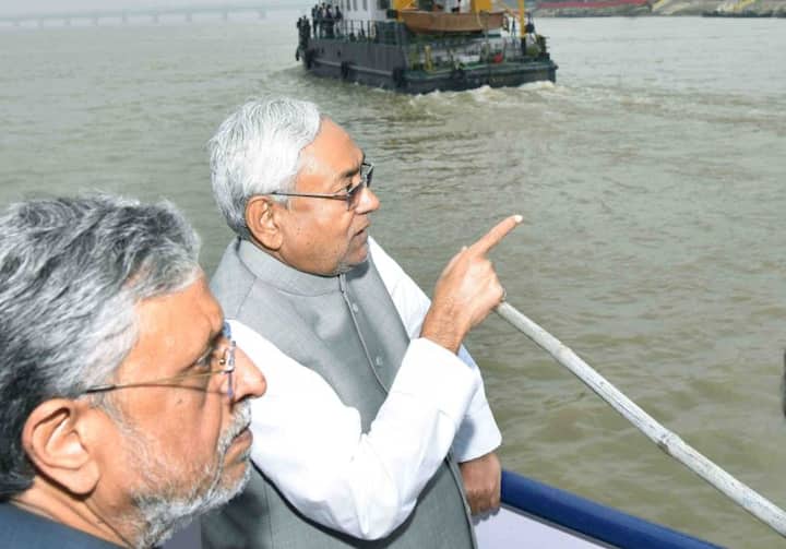 सीएम नीतीश कुमार छठ घाटों पर जाकर उन्होंने खुद से देखा कि तैयारी में कुछ कमी तो नहीं रह गई.