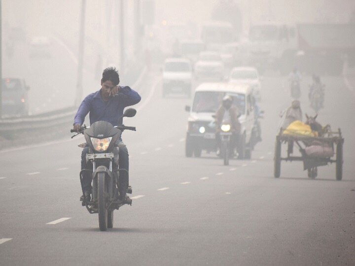 Air Quality Index getting worse day by day in delhi दिल्ली: एक ओर कोरोना के रिकॉर्डतोड़ मामले दूसरी ओर प्रदूषण की मार, AQI 500 के करीब जा पहुंचा