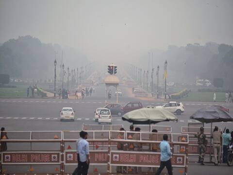 दिल्ली के प्रदूषण से विदेशी राजनयिक भी परेशान, मोदी सरकार के सामने उठाएंगे ये मुद्दा दिल्ली के प्रदूषण से विदेशी राजनयिक भी परेशान, मोदी सरकार के सामने उठाएंगे ये मुद्दा