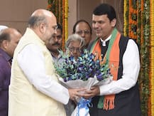 महाराष्ट्र में जारी सियासी ड्रामे के बीच अमित शाह से मिलेंगे फडणवीस, शिवसेना राज्यपाल से करेगी मुलाकात