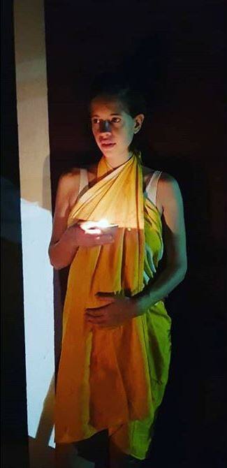 दीवाली पर कल्कि ने जलते दीए के साथ ये तस्वीर शेयर की थी. (Photo Credit: @kalkikanmani Instagram)