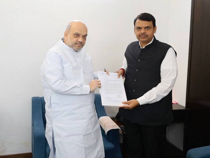 Maharashtra Chief Minister devendra fadnavis met Home Minister Amit Shah अमित शाह से मुलाकात के बाद फडणवीस बोले- जल्द बनेगी सरकार, कौन क्या बोलता है इससे मतलब नहीं