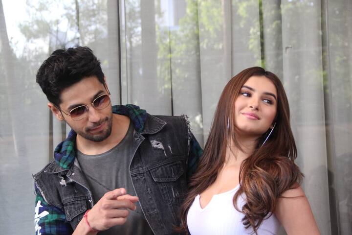 आपको बता दें कि तारा और सिद्धार्थ की ये फिल्म 22 नवंबर को सिनेमाघरों में रिलीज़ होगी. (तस्वीर: मानव मंगलानी)