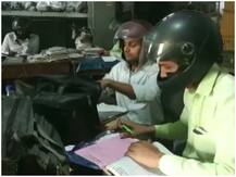 Viral: यूपी के बांदा में जर्जर हालत में बिजली विभाग का ऑफिस, हेलमेट पहनकर काम करते हैं कर्मचारी