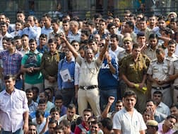 क्या अफवाह के चलते दिल्ली की तीस हज़ारी अदालत में भड़की हिंसा?