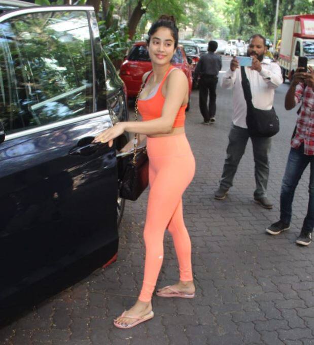 वर्क फ्रंट की बात करें तो जाह्नवी कपूर इन दिनों अपनी आने वाली फिल्म 'गुंजन सक्सेसना' में व्यस्त हैं. फिल्म अगले साल रिलीज होगी. 