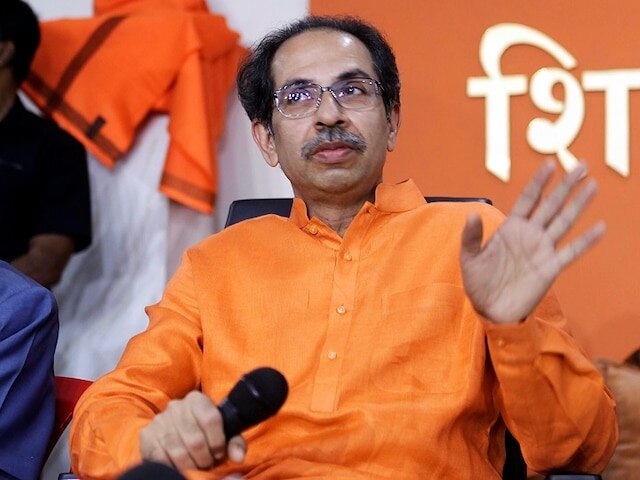 Maharashtra Uddhav Thackeray called meeting of Shiv Sena MLAs tomorrow महाराष्ट्र: एक्शन में उद्धव ठाकरे, कल मातोश्री में शिवसेना विधायकों की बैठक बुलाई