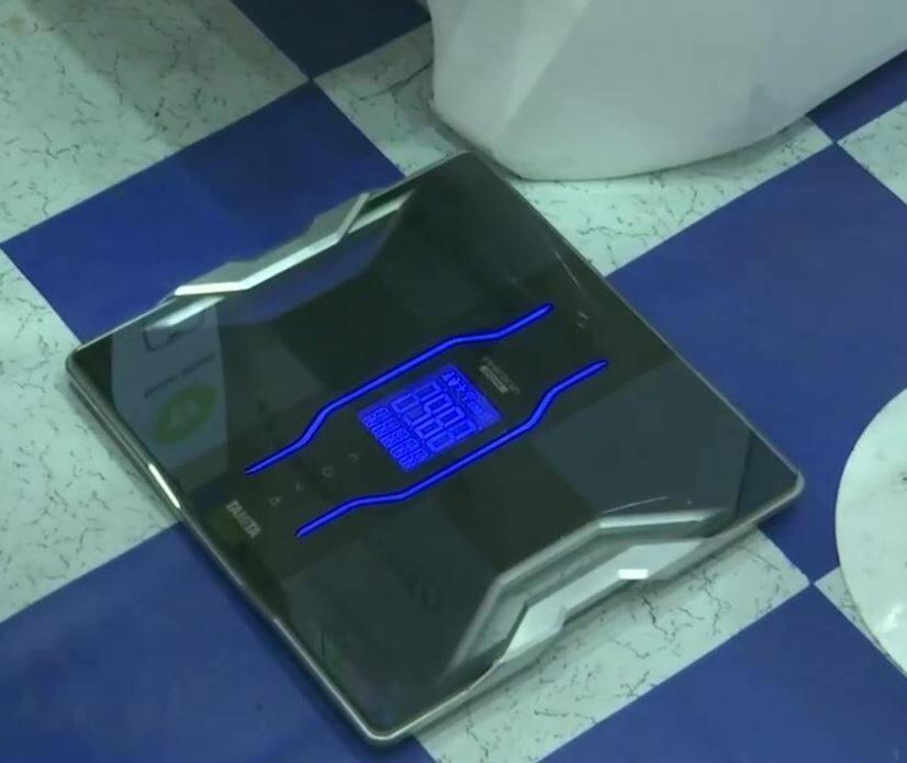 लखनऊ: चार बाग रेलवे स्टेशन पर लगा 'हेल्थ एटीएम', 100 रुपये में होती है 16 तरह की स्वास्थ्य जांच