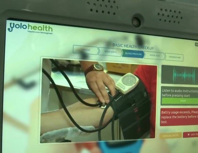 लखनऊ: चार बाग रेलवे स्टेशन पर लगा 'हेल्थ एटीएम', 100 रुपये में होती है 16 तरह की स्वास्थ्य जांच