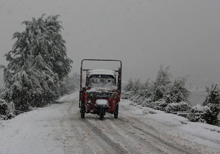 हाइवे नंबर 305 बंद कर दिया गया है