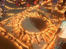 तस्वीरें : अयोध्या मामले पर फैसले को लेकर प्रयागराज में हुआ विशेष अनुष्ठान, लाखों दीपों से जगमगा उठा यमुना का तट