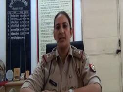 यूपी: 70 लाख के गबन की आरोपी इंस्पेक्टर लक्ष्मी चौहान ने किया सरेंडर, ये है पूरा मामला
