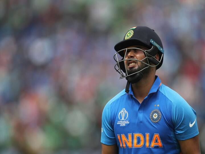 Ind Vs Ban Rishabh Pant Mistake in Wicketkeeping Fans Flood Twitter With Memes Ind Vs Ban: ऋषभ पंत ने मैच में की एक और गलती, फैन्स हुए नाराज, देखें वीडियो