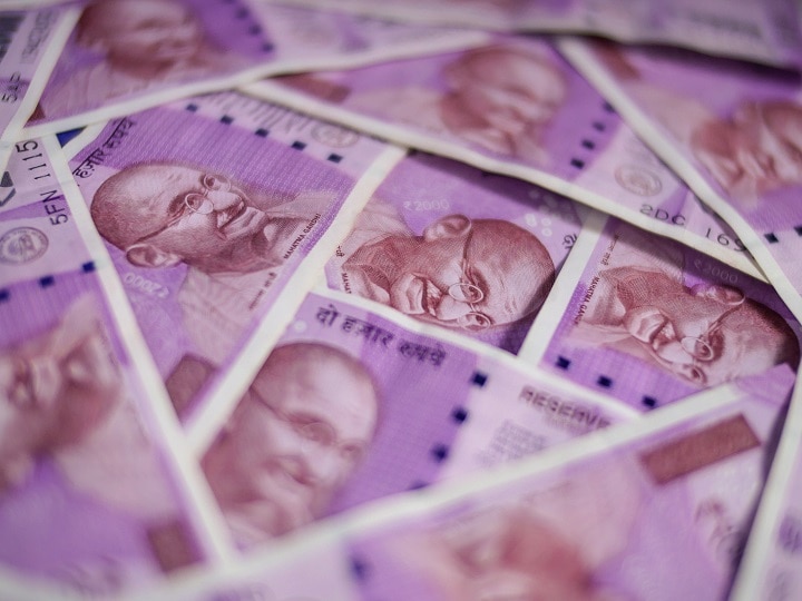Rs 2000 notes can be demonetised: Subhash Chandra Garg नोटबंदी के 3 साल: वित्त मंत्रालय के पूर्व अधिकारी का दावा- ‘2000 के नोट की हो रही जमाखोरी, बंद कर देना चाहिए’