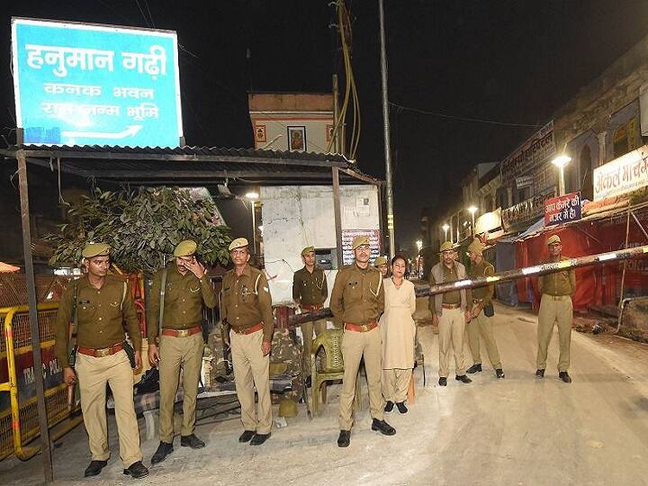 अयोध्या मामला: फैसले से पहले उत्तर प्रदेश छावनी में तब्दील, पूरे देश में अलर्ट Ahead of Ayodhya Verdict- Security has been tighten in Uttar Pradesh अयोध्या मामला: फैसले से पहले उत्तर प्रदेश छावनी में तब्दील, पूरे देश में अलर्ट