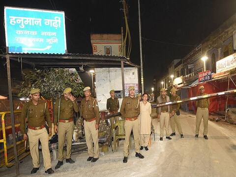 अयोध्या मामला: फैसले से पहले उत्तर प्रदेश छावनी में तब्दील, पूरे देश में अलर्ट अयोध्या मामला: फैसले से पहले उत्तर प्रदेश छावनी में तब्दील, पूरे देश में अलर्ट