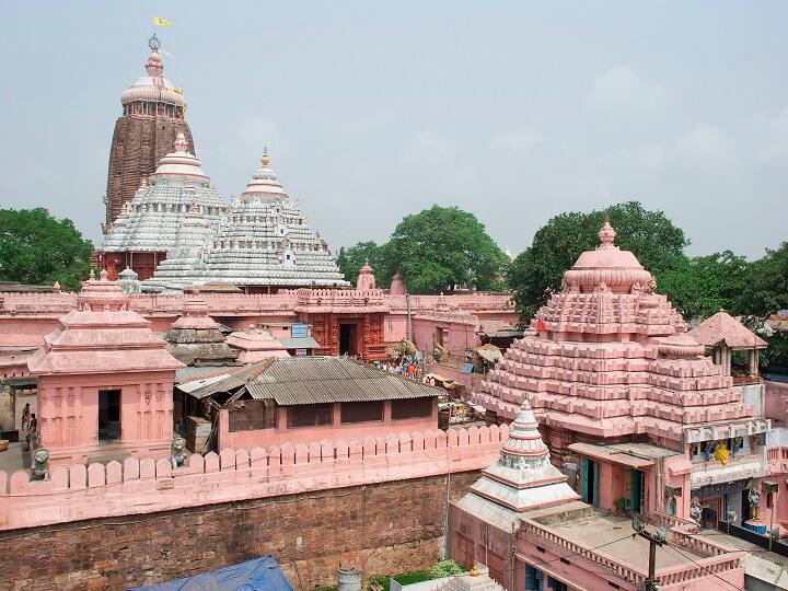 लंबे इंतजार के बाद खुले जगन्नाथ मंदिर के कपाट, केवल स्थानीय श्रद्धालुओं को दर्शन की इजाजत The doors of the Jagannath temple opened after a long time, only these devotees are allowed to visit, they have to follow these rules ANN लंबे इंतजार के बाद खुले जगन्नाथ मंदिर के कपाट, केवल स्थानीय श्रद्धालुओं को दर्शन की इजाजत