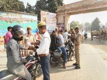 अयोध्या में सुरक्षा के कड़े इंतजाम, 5 हजार लोगों ने अस्थायी राम मंदिर में किए दर्शन