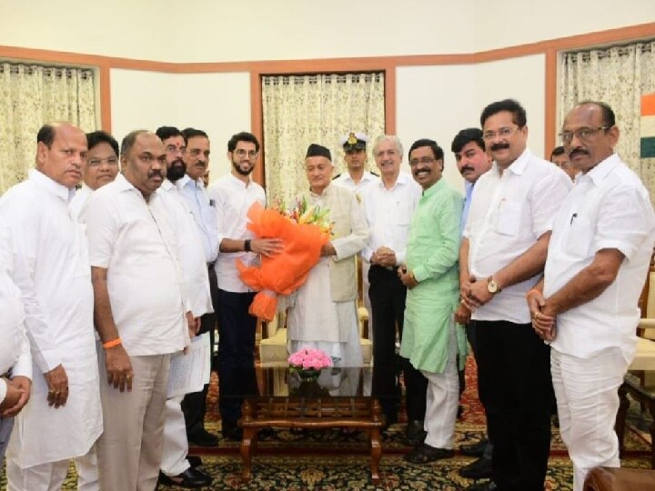 Shiv Sena leader Aaditya Thackeray meets governor to form government in maharashtra महाराष्ट्र में सरकार को लेकर कांग्रेस ने नहीं खोले पत्ते, शिवसेना को राज्यपाल ने नहीं दिया और वक्त