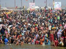 कार्तिक पूर्णिमा: अयोध्या में लोग सरयू नदी में लगा रहे हैं आस्था की डुबकी, राम मंदिर पर फैसले के बाद पहला स्नान