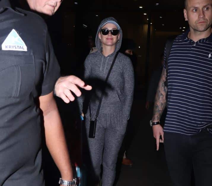 रिपोर्ट्स के मुताबिक केटी पेरी का मुंबई में ग्रैंड वेलकम होने वाला है. बताया जा रहा है कि केटी के स्वागत में करण जौहर एक ग्रैंड रिसेप्शन थ्रो करने वाले हैं.