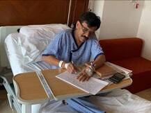महाराष्ट्र में सरकार पर सस्पेंस के बीच अस्पताल से काम कर रहे हैं बीमार संजय राउत, तस्वीर वायरल